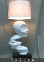 街角的那对狗男女