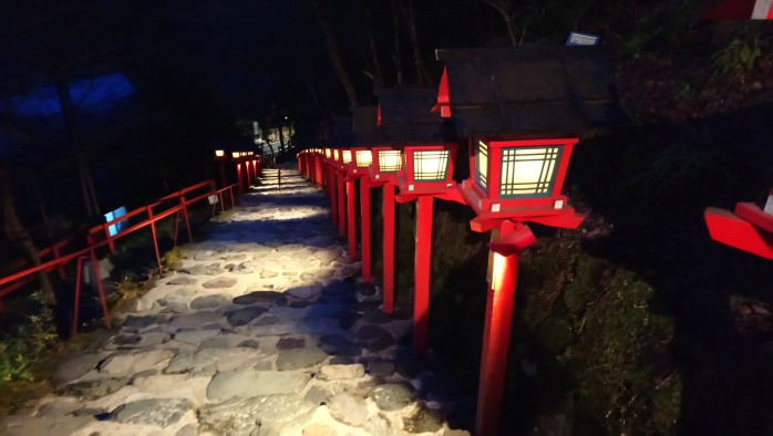 贵船神社想看夜灯,最晚末班车几点可以返回京都?