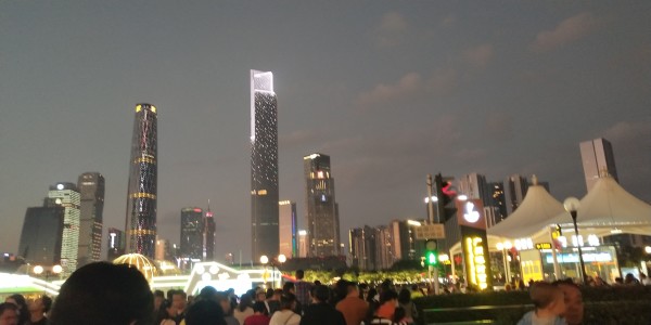 晚上的大连中山公园 wKgBEFxbntOAb_keABK9YZAA7Gg67.jpeg?imageView2%2F2%2Fw%2F600%2Fh%2F600%2Fq%2F90