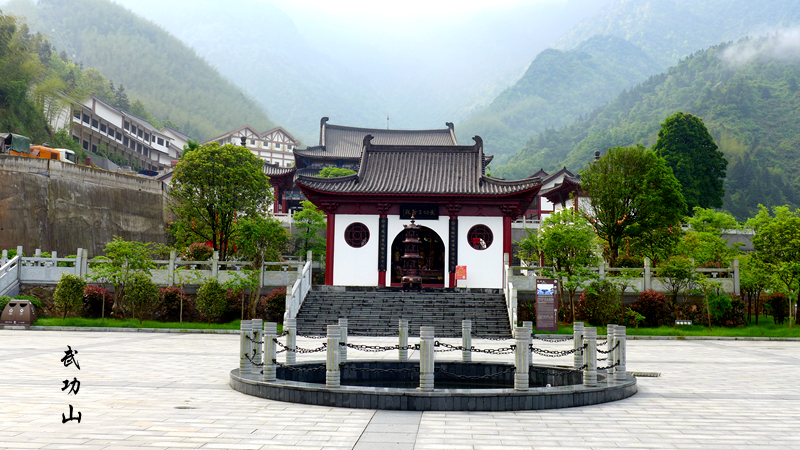 武功山 游记               石鼓寺位于武功山山脚处.