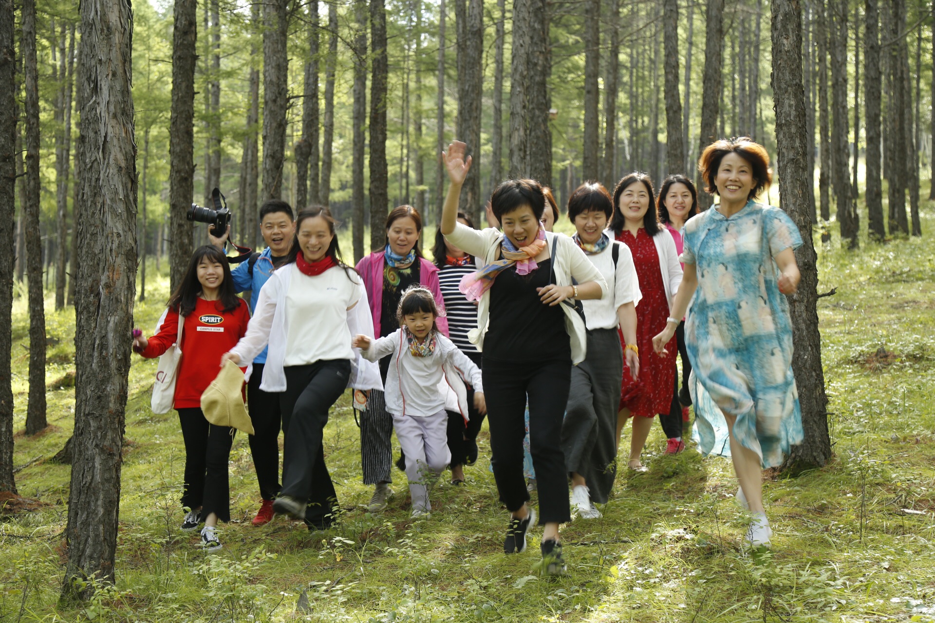 奔跑吧，在大兴安岭@一群快乐的我们（附公路照、铁轨照、草垛照、麦田照等美照）龙山公园、驯鹿之乡_游记