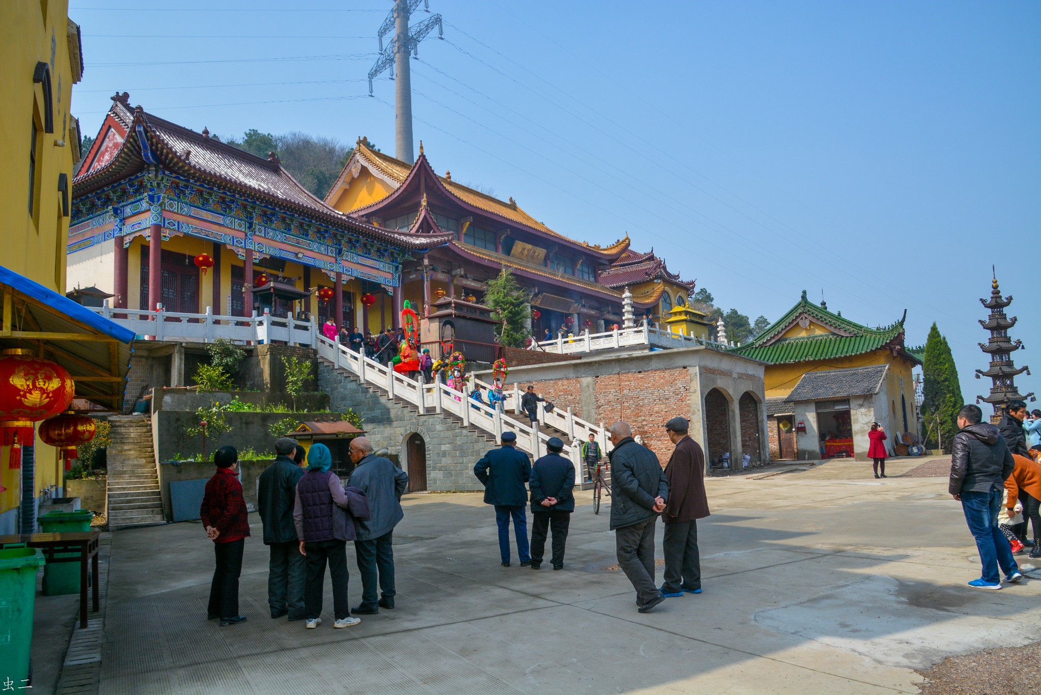 芜湖 天门山 铜佛寺 天门中断楚江开,碧水东流至此回.