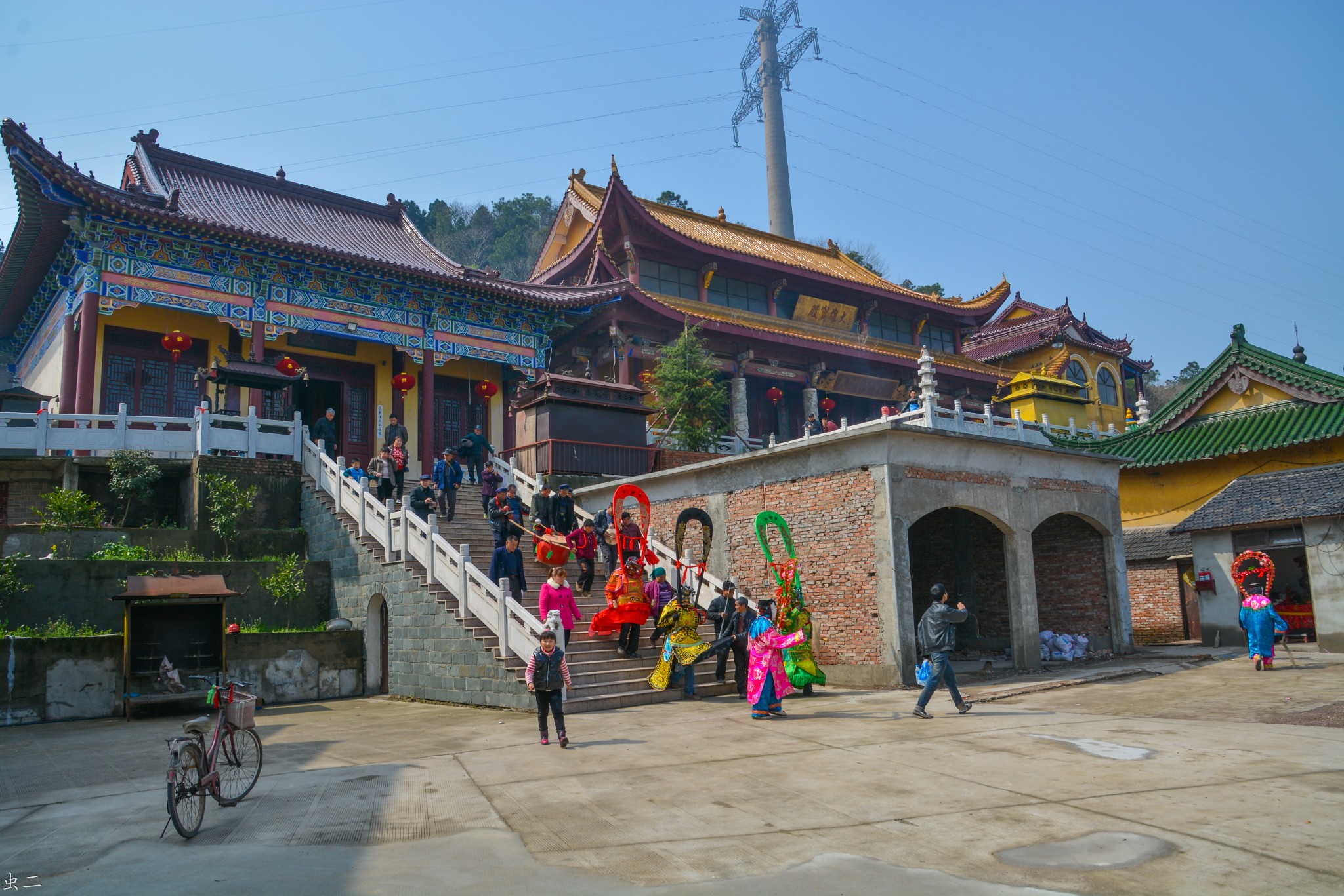 芜湖 天门山 铜佛寺 天门中断楚江开,碧水东流至此回.