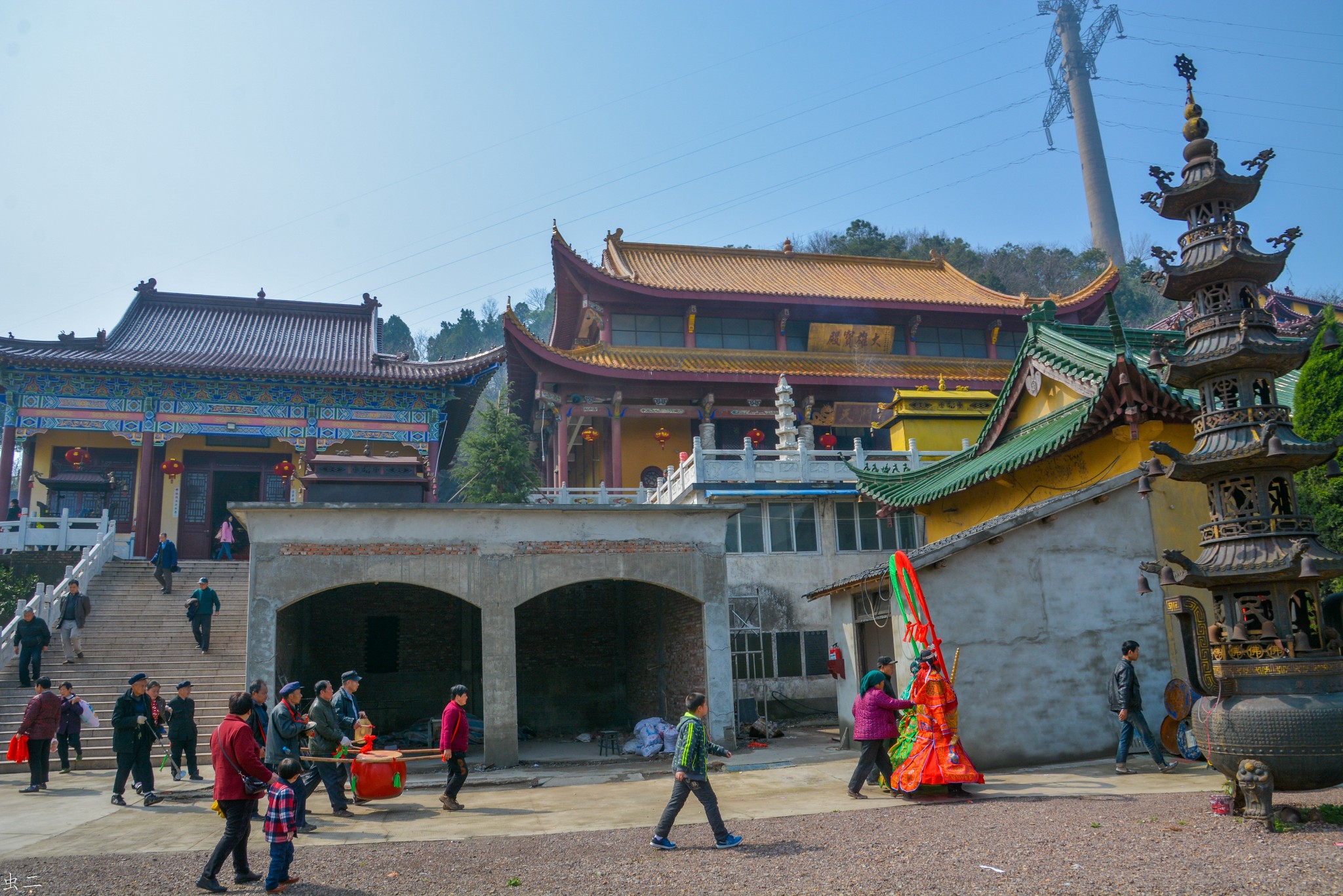 芜湖 天门山 铜佛寺 天门中断楚江开,碧水东流至此回.