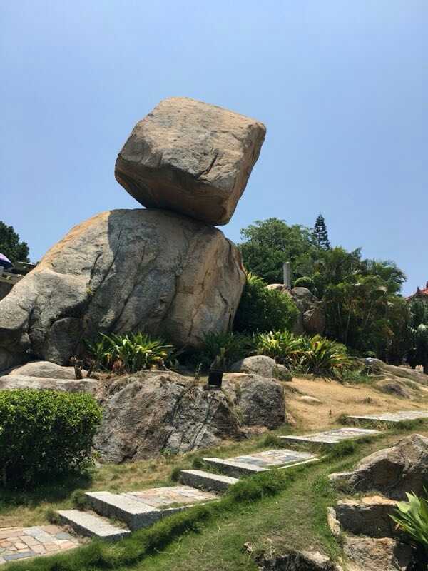 去东门屿的门票和风动石的景区是一起的你要先进风动石才能去,这就有