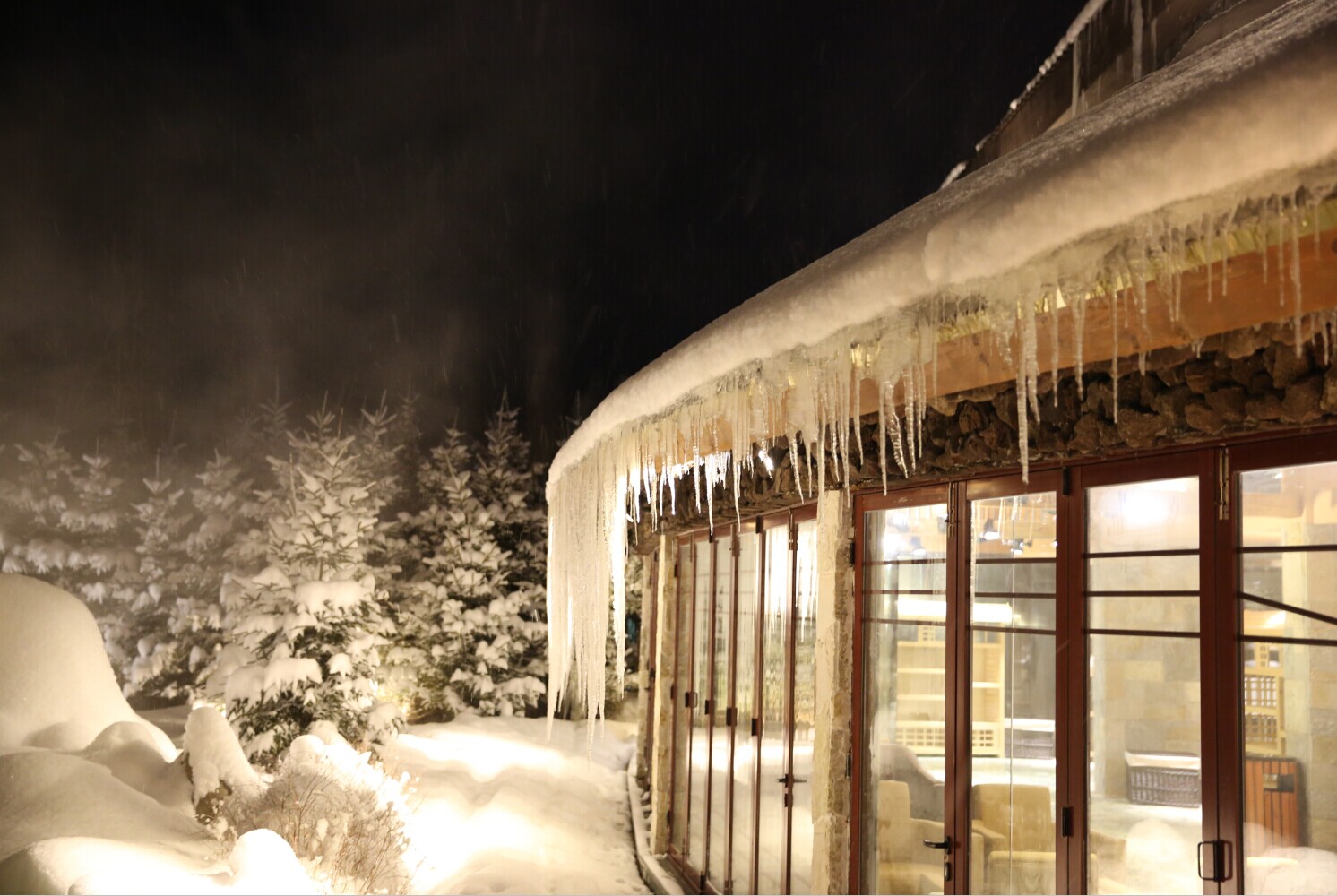 长白山三日自由行 双飞机票 2晚智选假日酒店 万达滑雪 汉拿山温泉