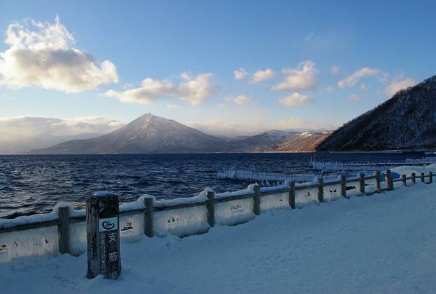 北海道冬季一日游风景如画支笏洞爷国立公园洞爷湖有珠山缆车昭和新山