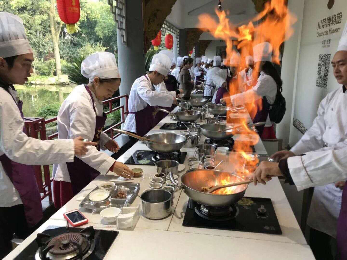 2-6人纯玩团成都到熊猫基地+川菜博物馆+都江堰一日游（5-9座小车/成都人带你玩成都/不用等人不用将就/巴巴适适做一天成都人）