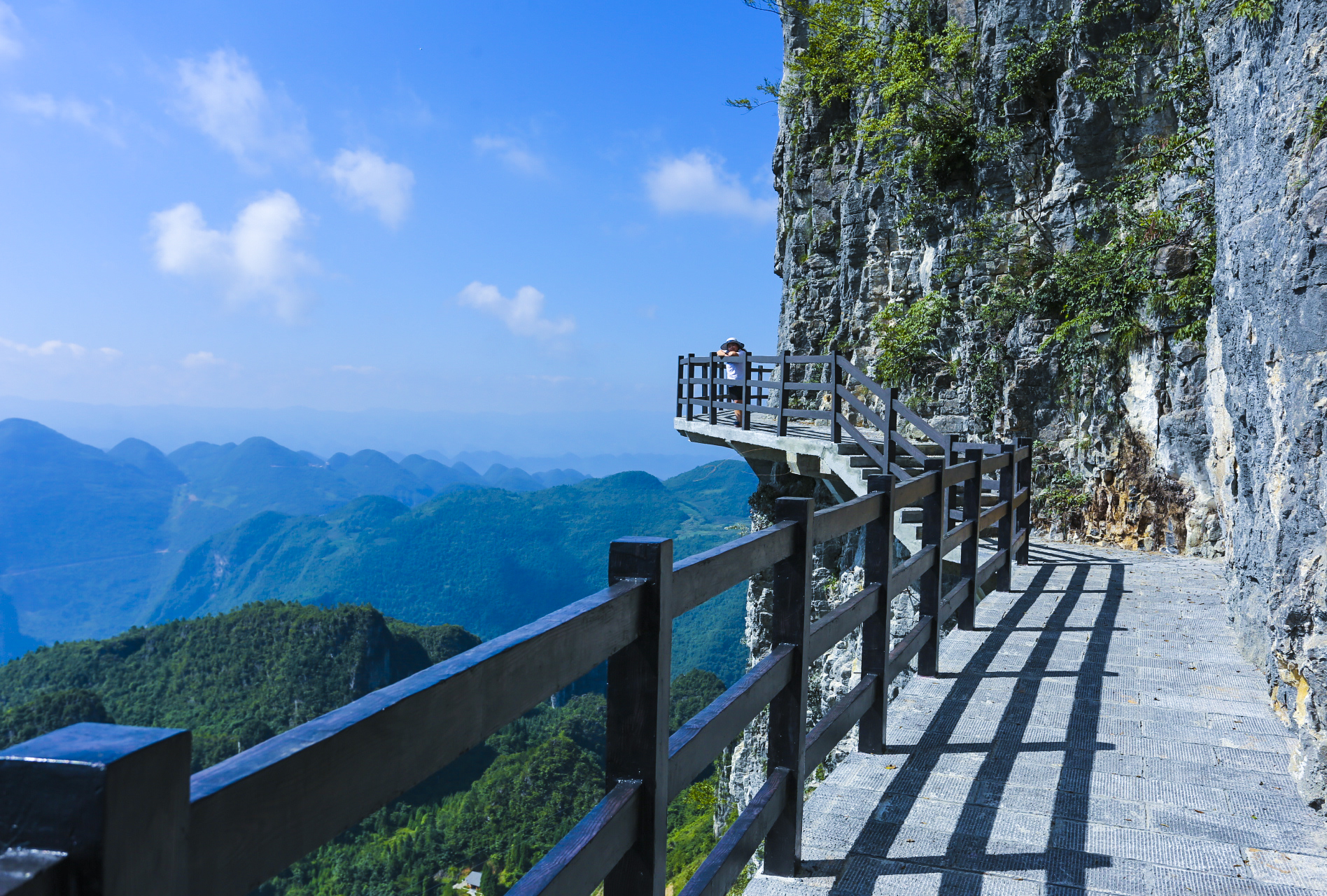 七星寨景区 云龙河地缝景区 清江蝴蝶崖风景区 红花淌石林 大岩洞瀑布