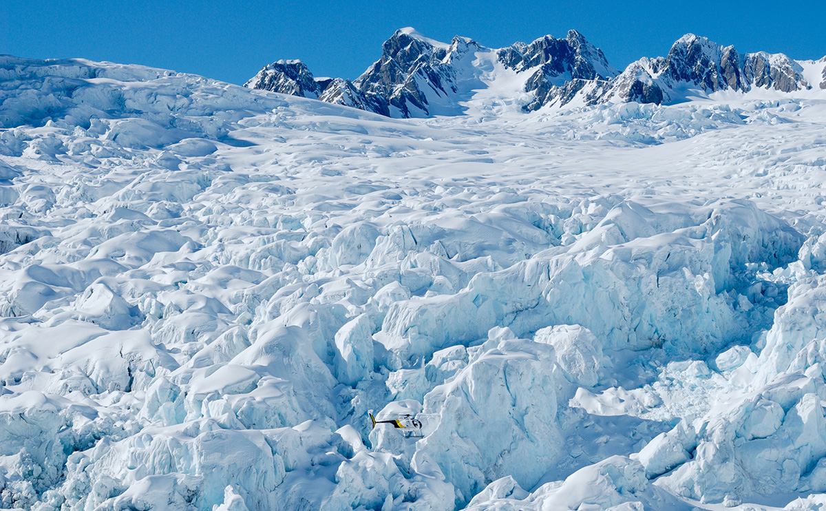 弗朗兹冰川和福克斯冰川分别是新西兰第四大和第五大冰川,也是目前在