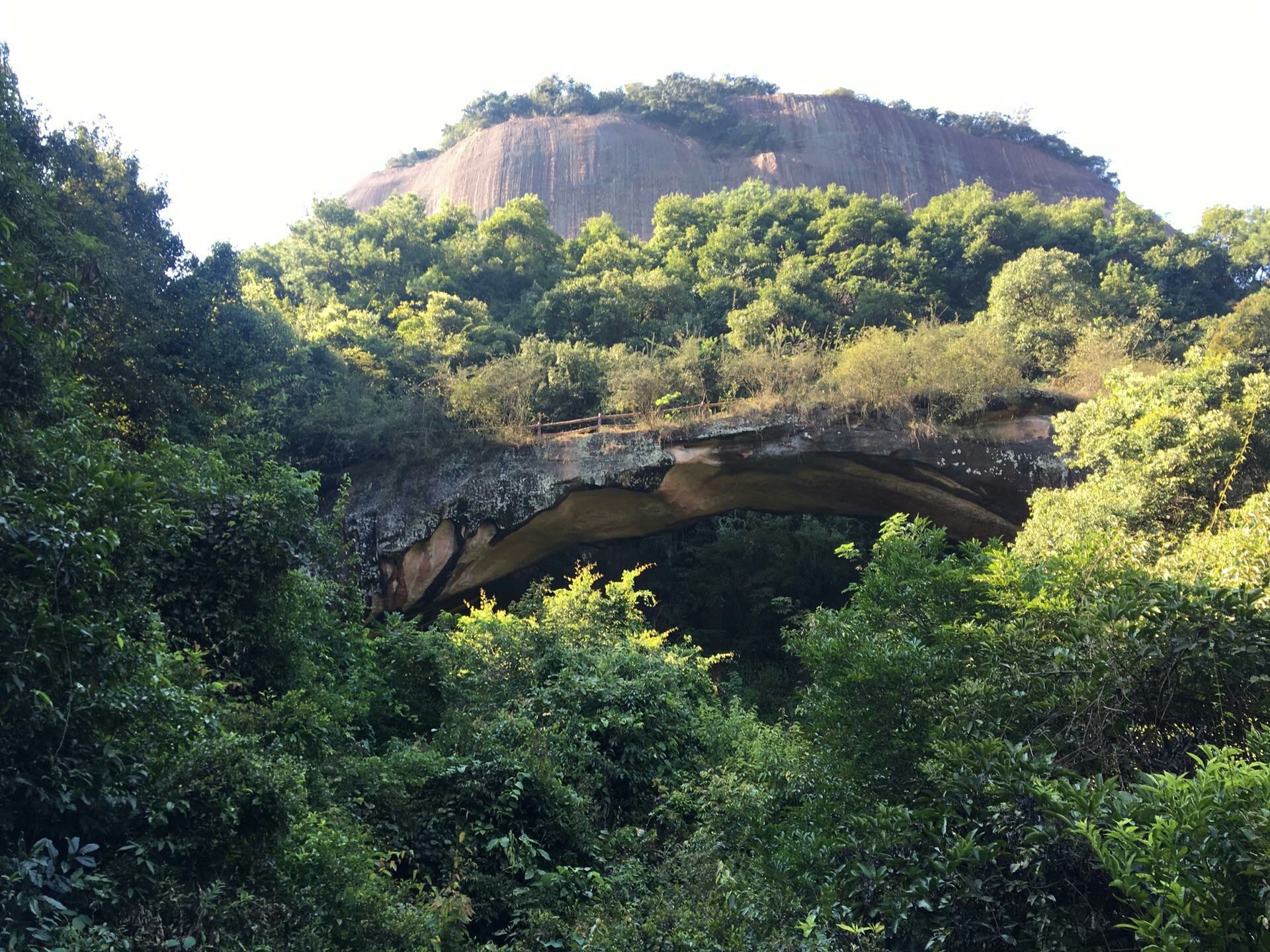 丹霞南岭冠,嵯峨鬼斧修一一丹霞山一日游