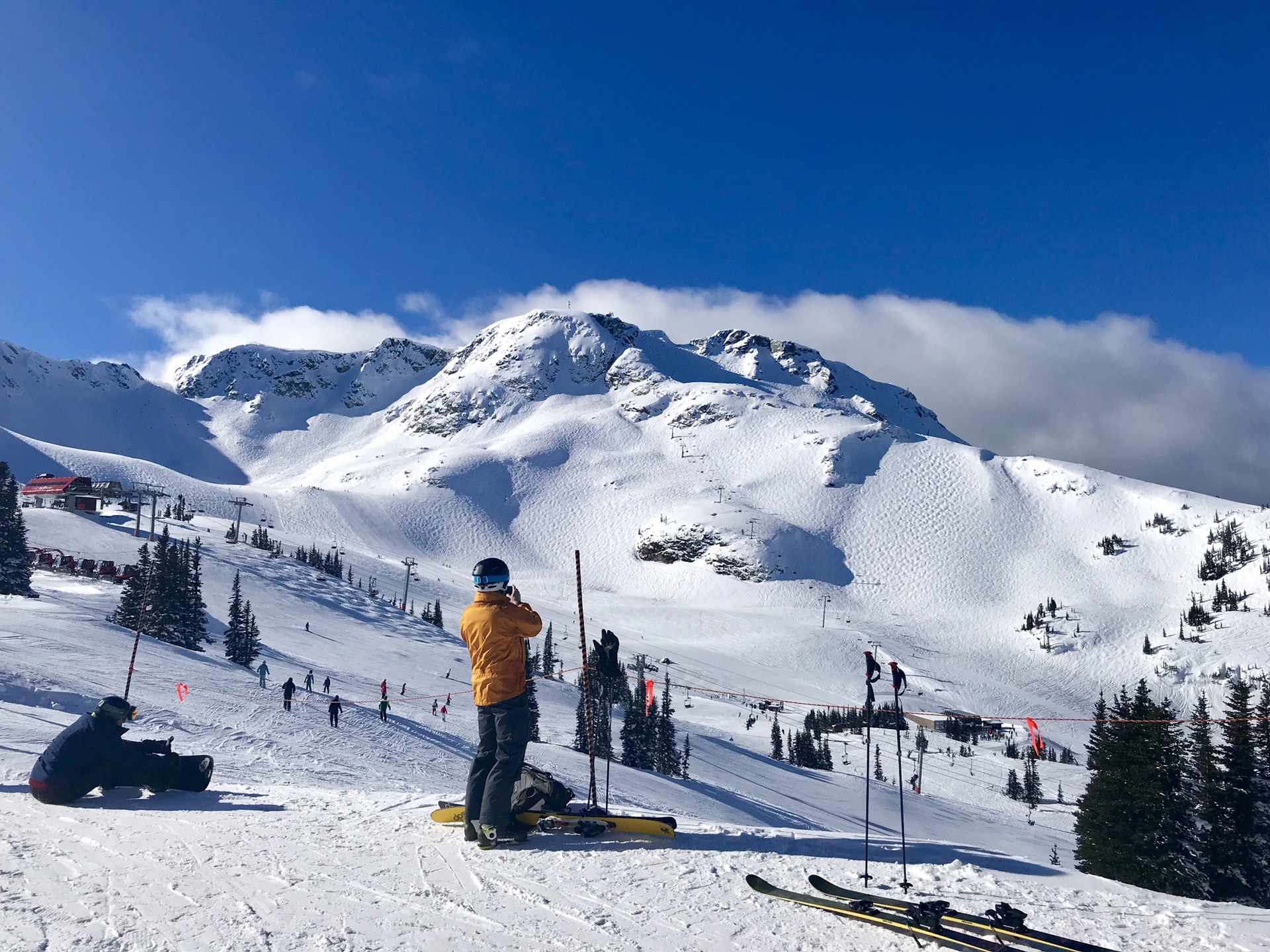 海天公路的前方是雪山—加拿大恵斯勒滑雪记实