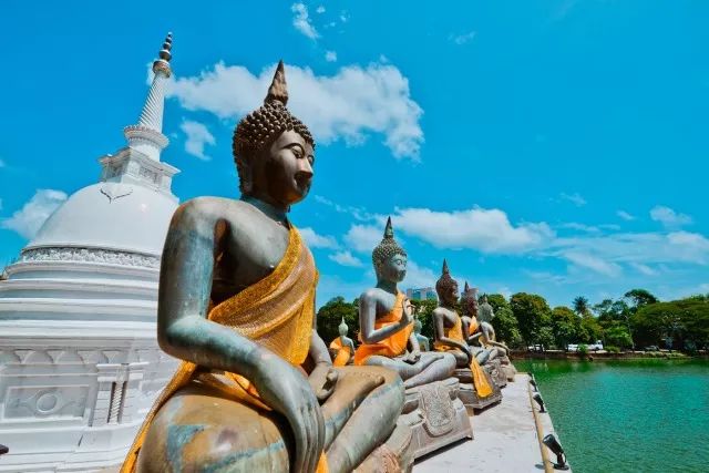 斯里兰卡有很多奇特的寺庙,比如南部海滨城市马特勒的这座海上庙,成为