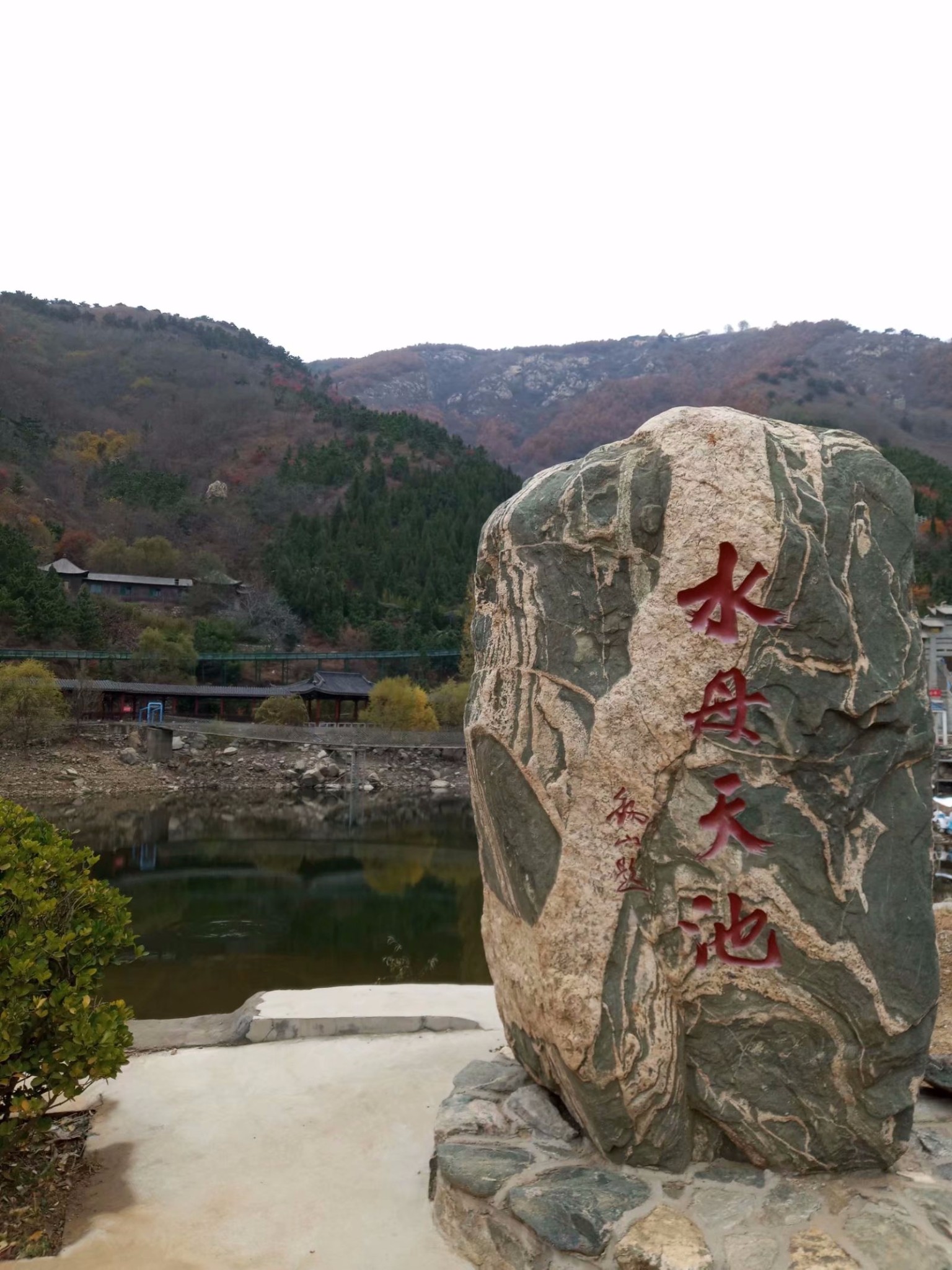 推荐路线:小循环主要经过景点:水帘飞瀑,水母天池,药王庙,天然石画园