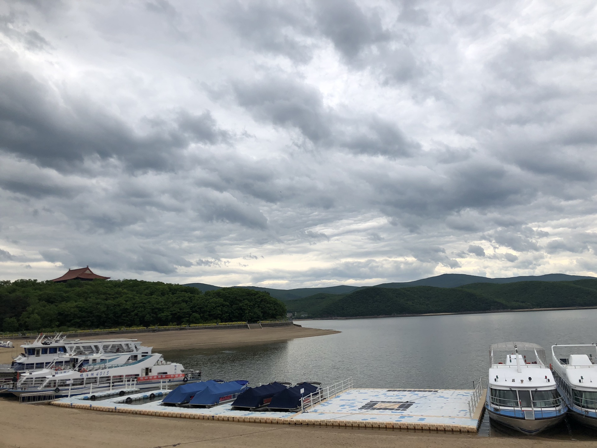 牡丹江镜泊湖&地下森林