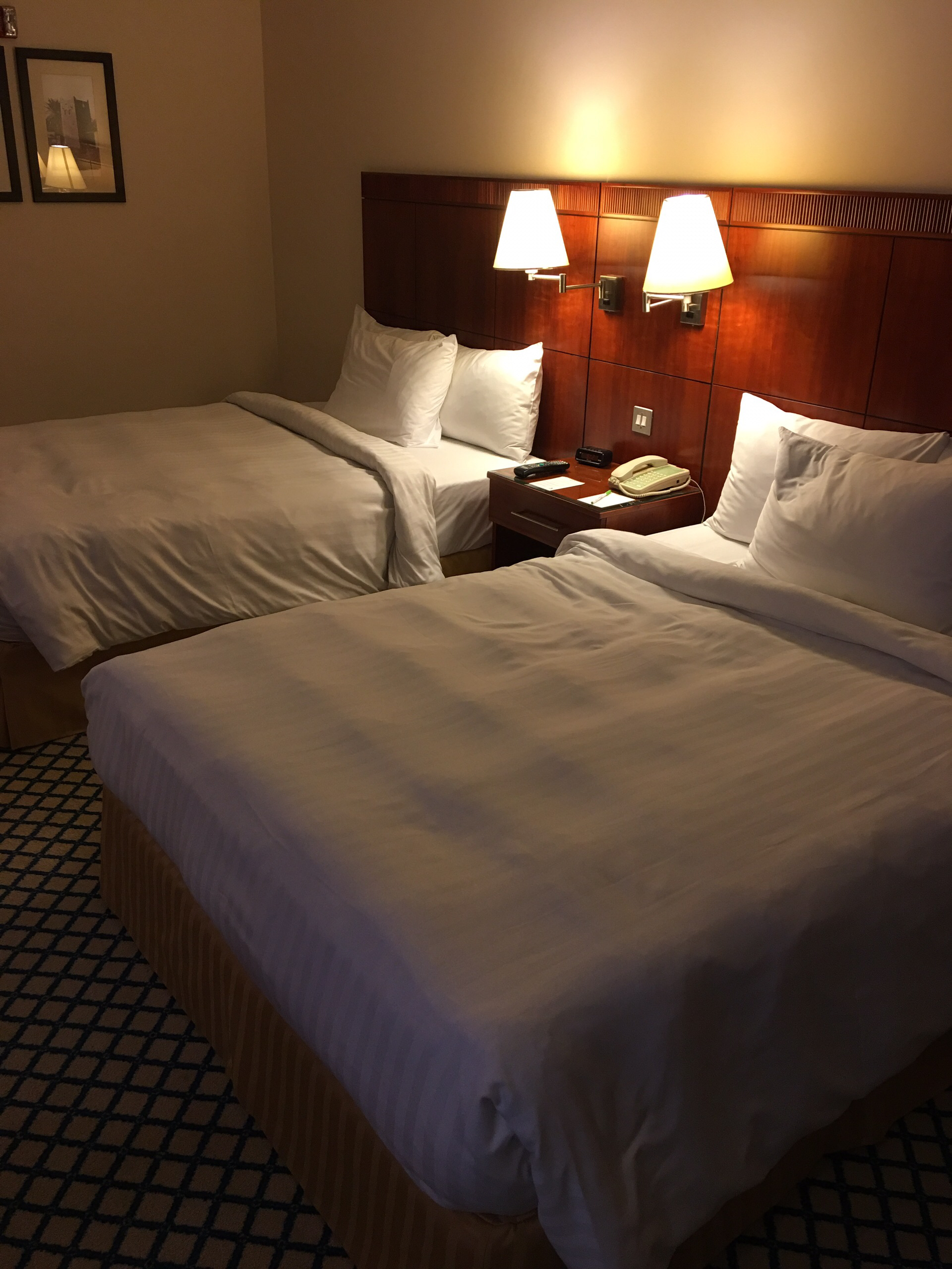 迪拜美食-Courtyard Dubai, Green Community