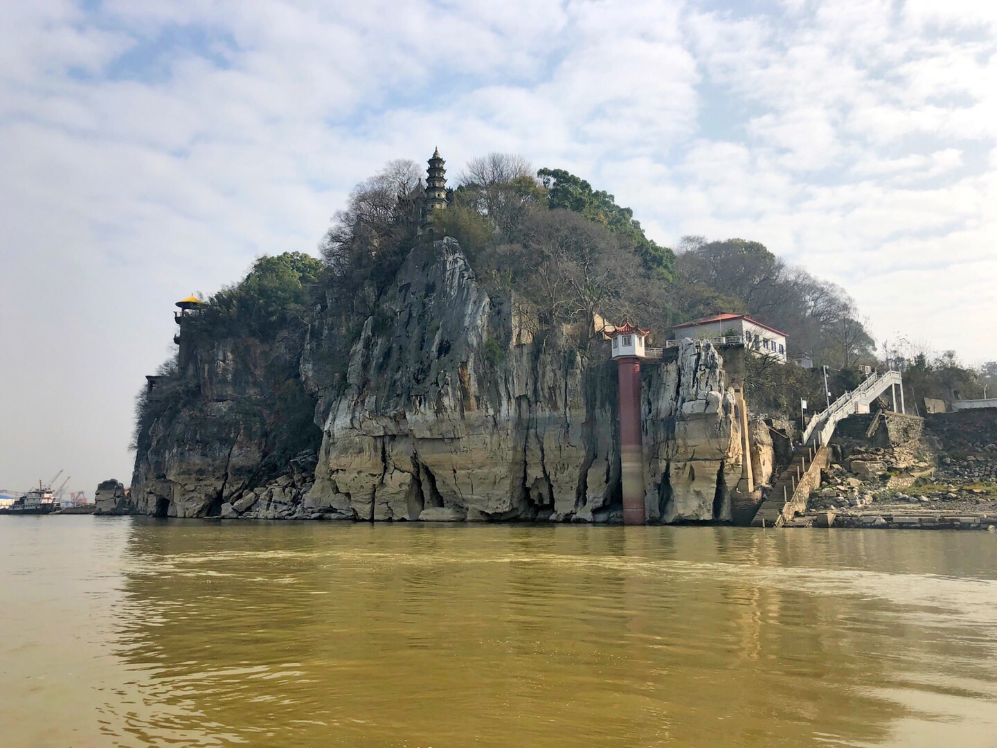 一蓑烟雨任逍遥，江游石钟山        ——2018...