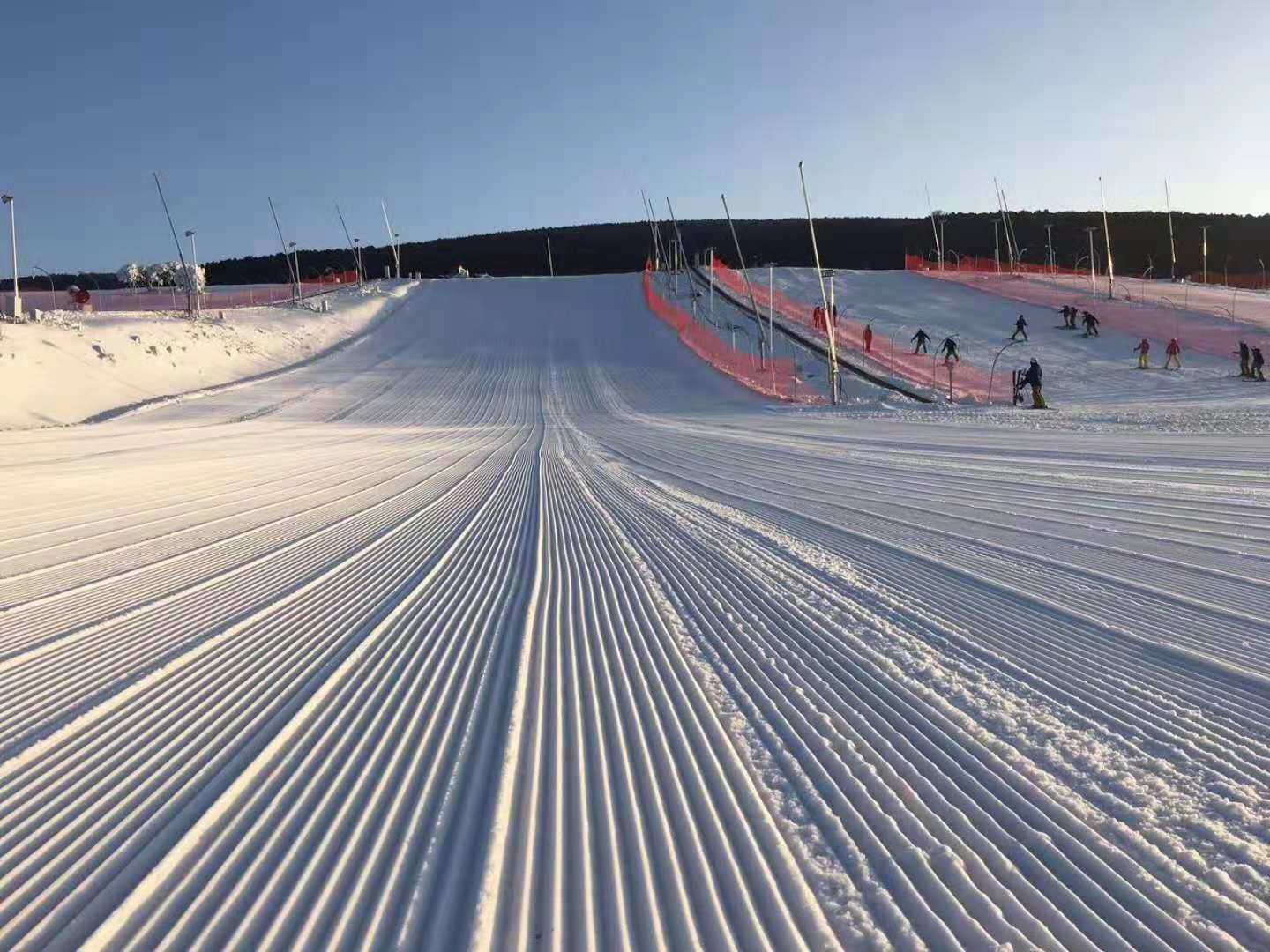 巩义探路者中岳嵩顶滑雪度假区一日游滑雪门票往返车费天天发班车紫荆