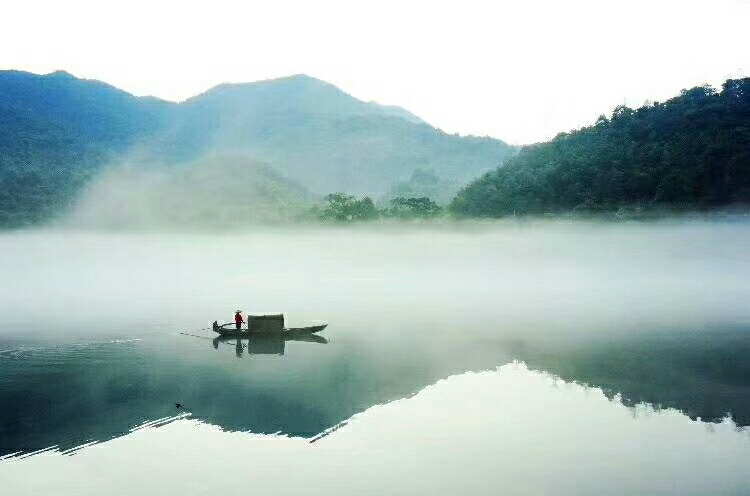 【郴州图片】《湖南郴州》红岩绿水高依岭，人间仙境小东江。