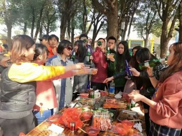武汉市江夏区趣玩户外烧烤基地户外烧烤团建活动一日游