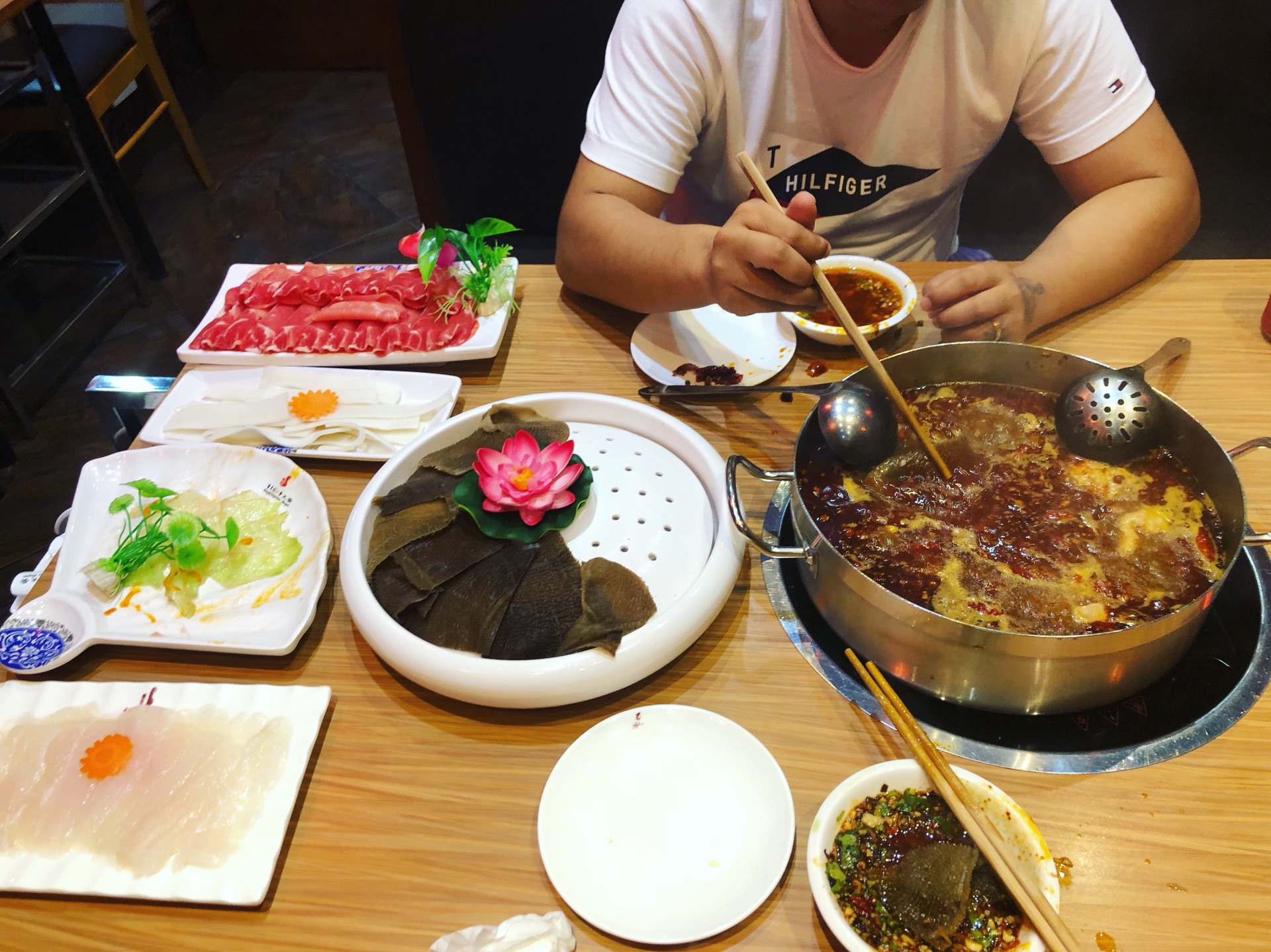 迪拜美食-重庆刘一手火锅