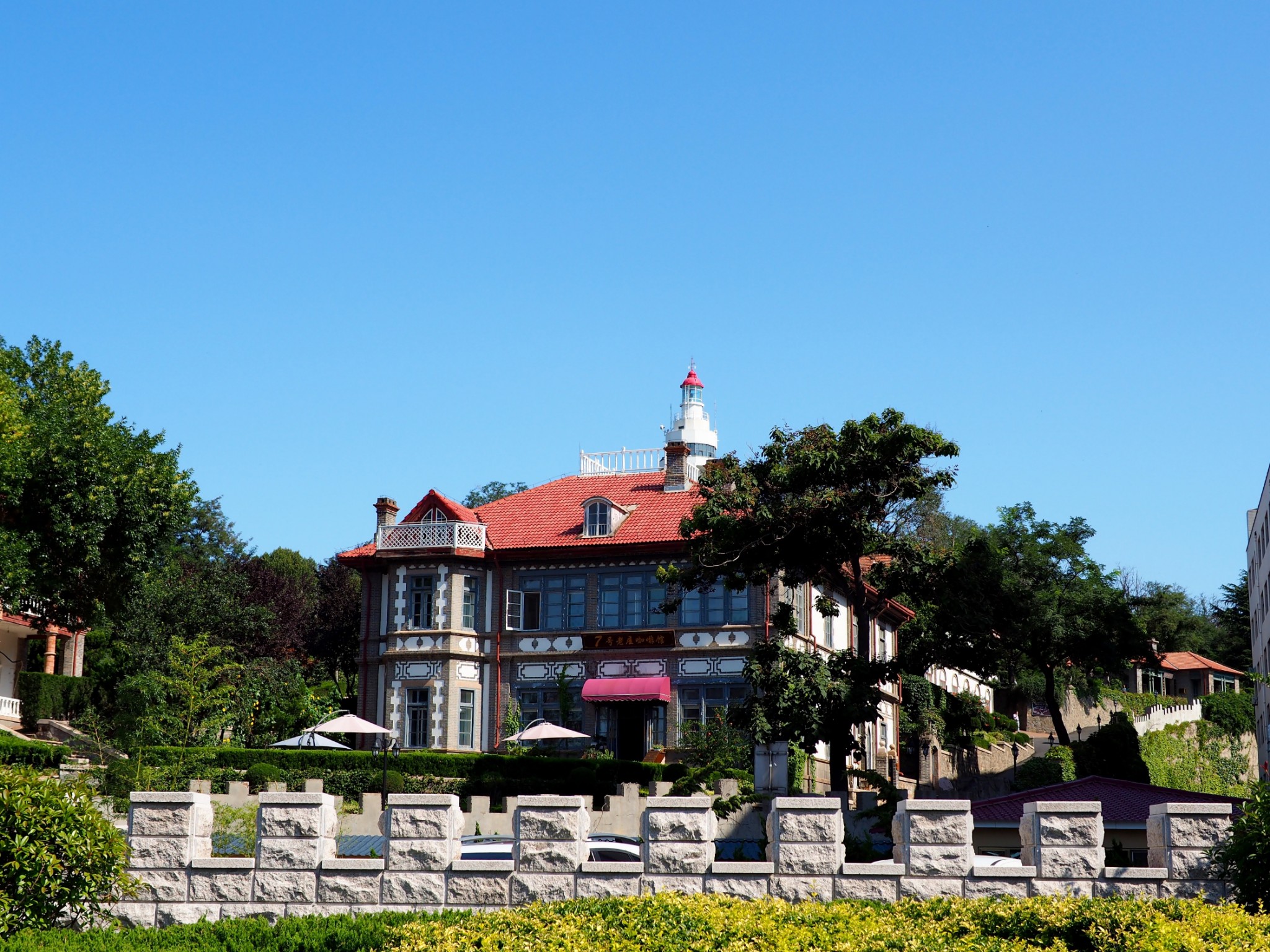 碧海蓝天葡萄园,避暑消夏好去处——烟台〔张裕卡斯特酒庄,烟台山景区