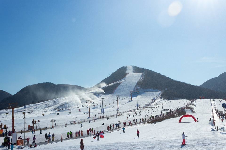 长春莲花山滑雪畅玩1日游(往返直通车 滑雪大门票 雪板 雪鞋 雪仗)