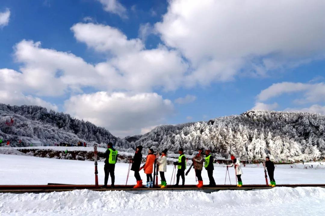 2019冬季最新滑雪攻略 l 巴东绿葱坡,向雪地出发吧!