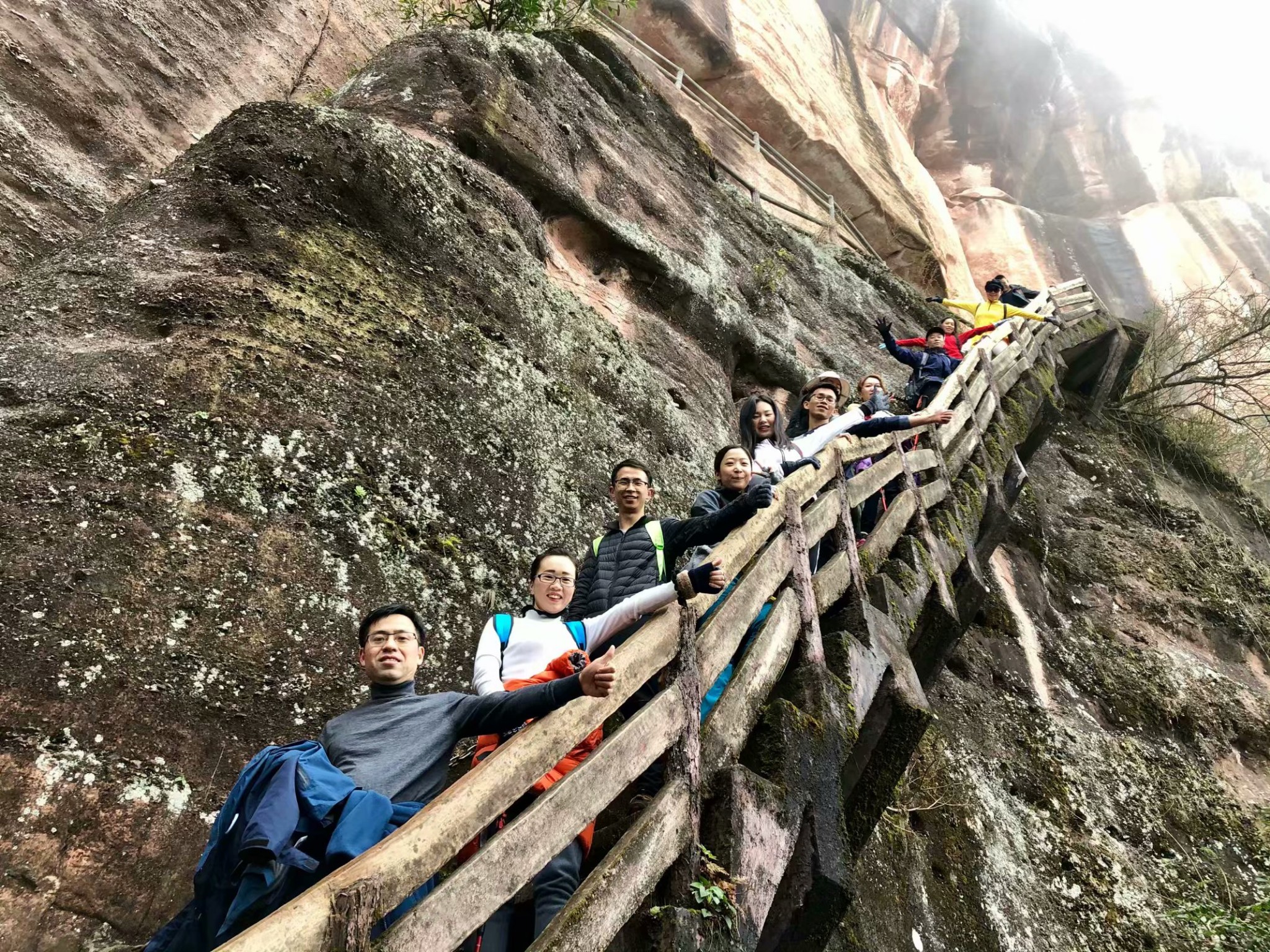 灵溪河徒步赏枫 丹霞巴寨登山 元旦跨年活动