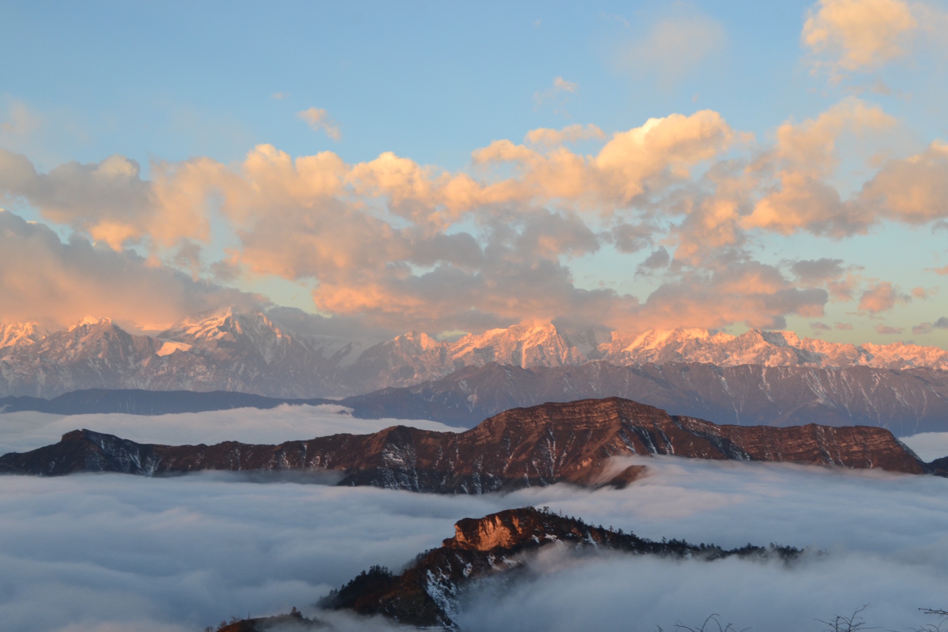 贡嘎雪山