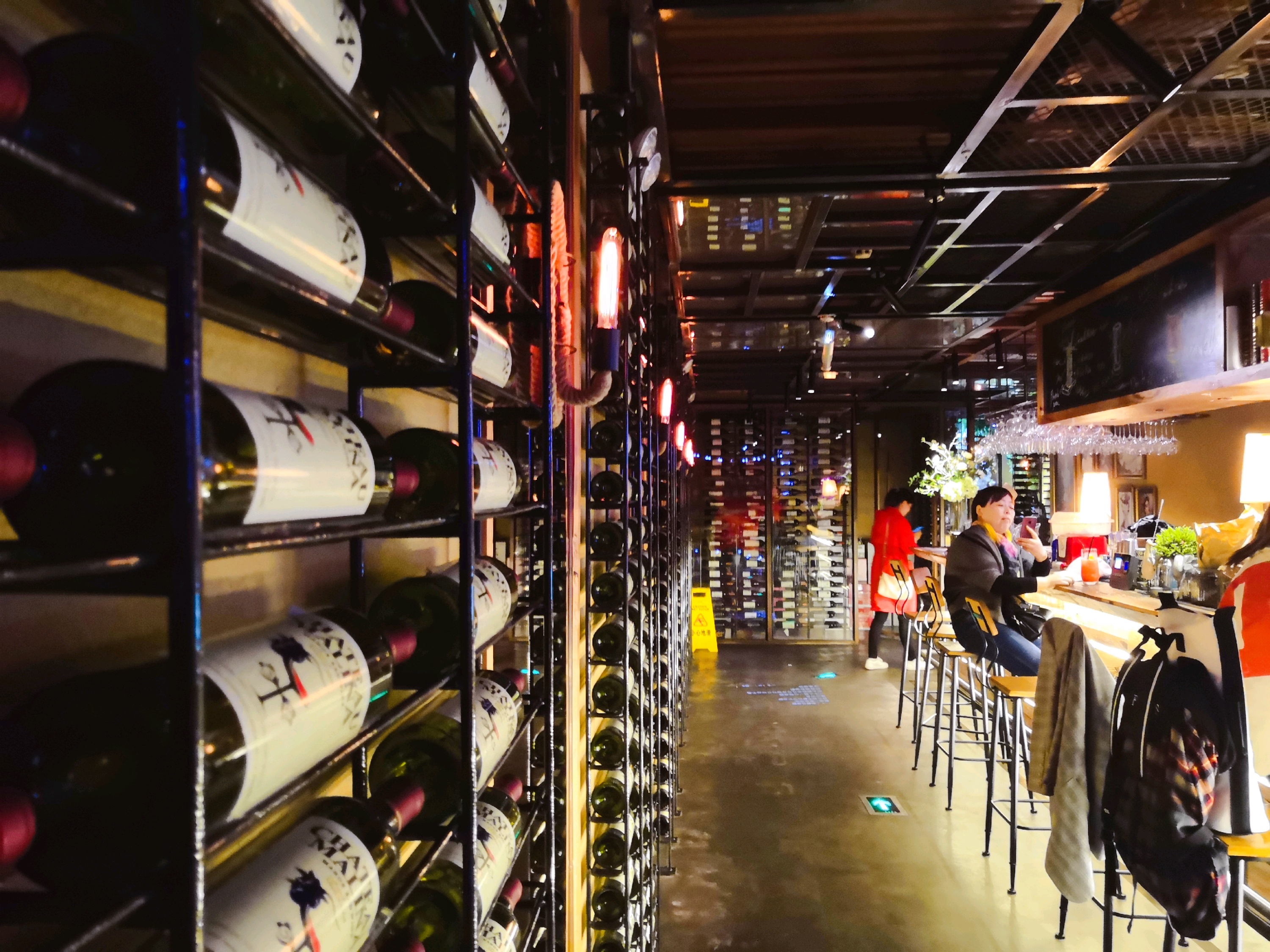 南京美食-花儿胡同音乐酒馆(新街口店)