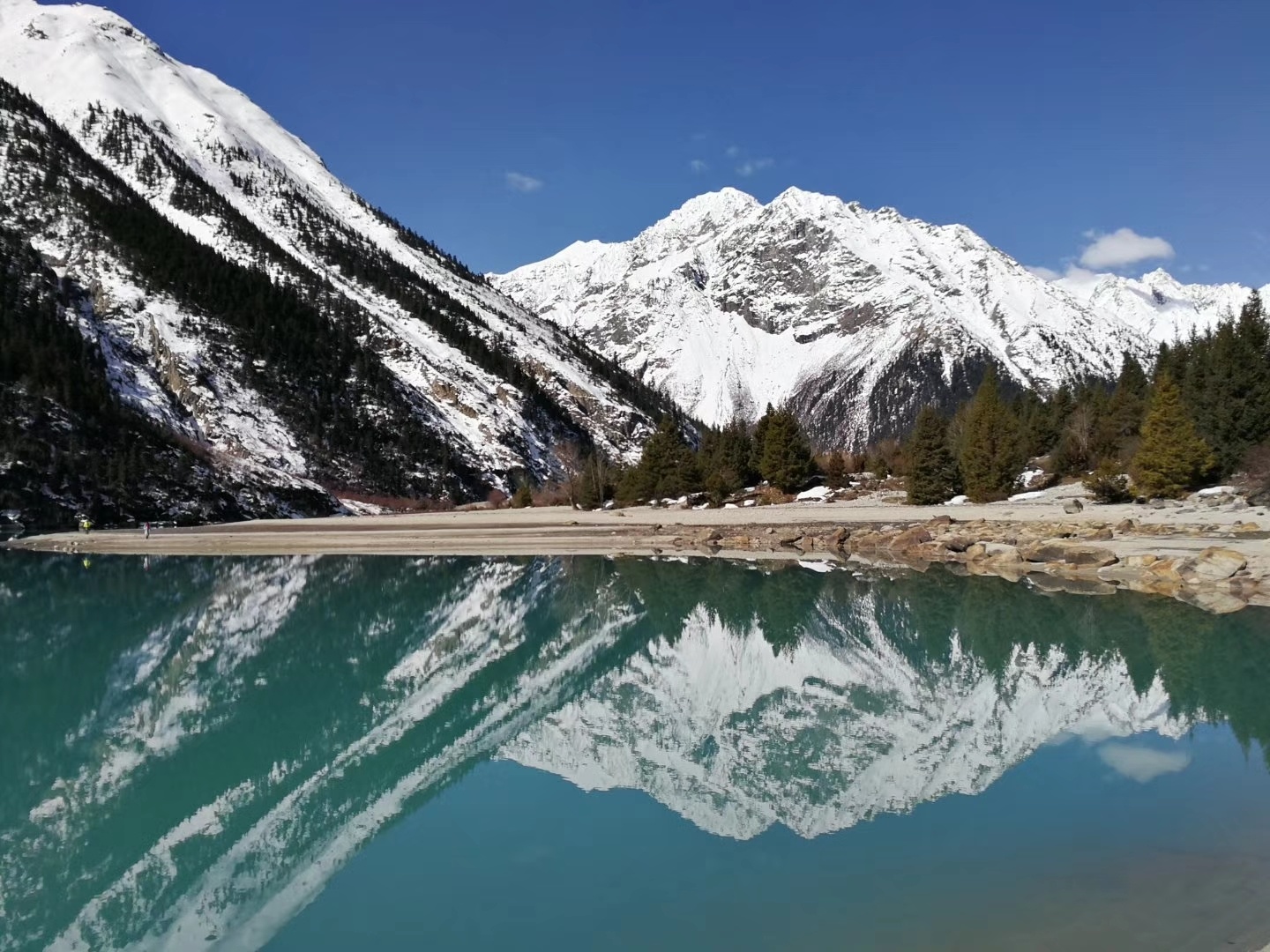 查看原图 雪后然乌湖 查看原图 山涧小溪 查看原图 巴松措湖心岛全貌