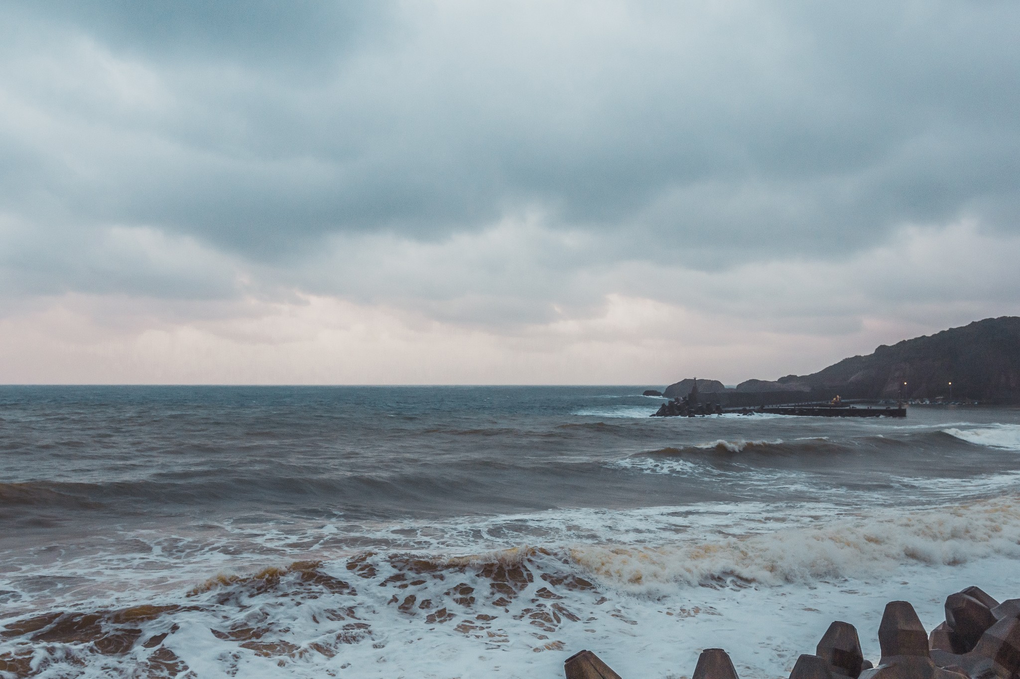台北娱乐-东北角祕境缓慢行-福隆旧草岭、阴阳海、九份