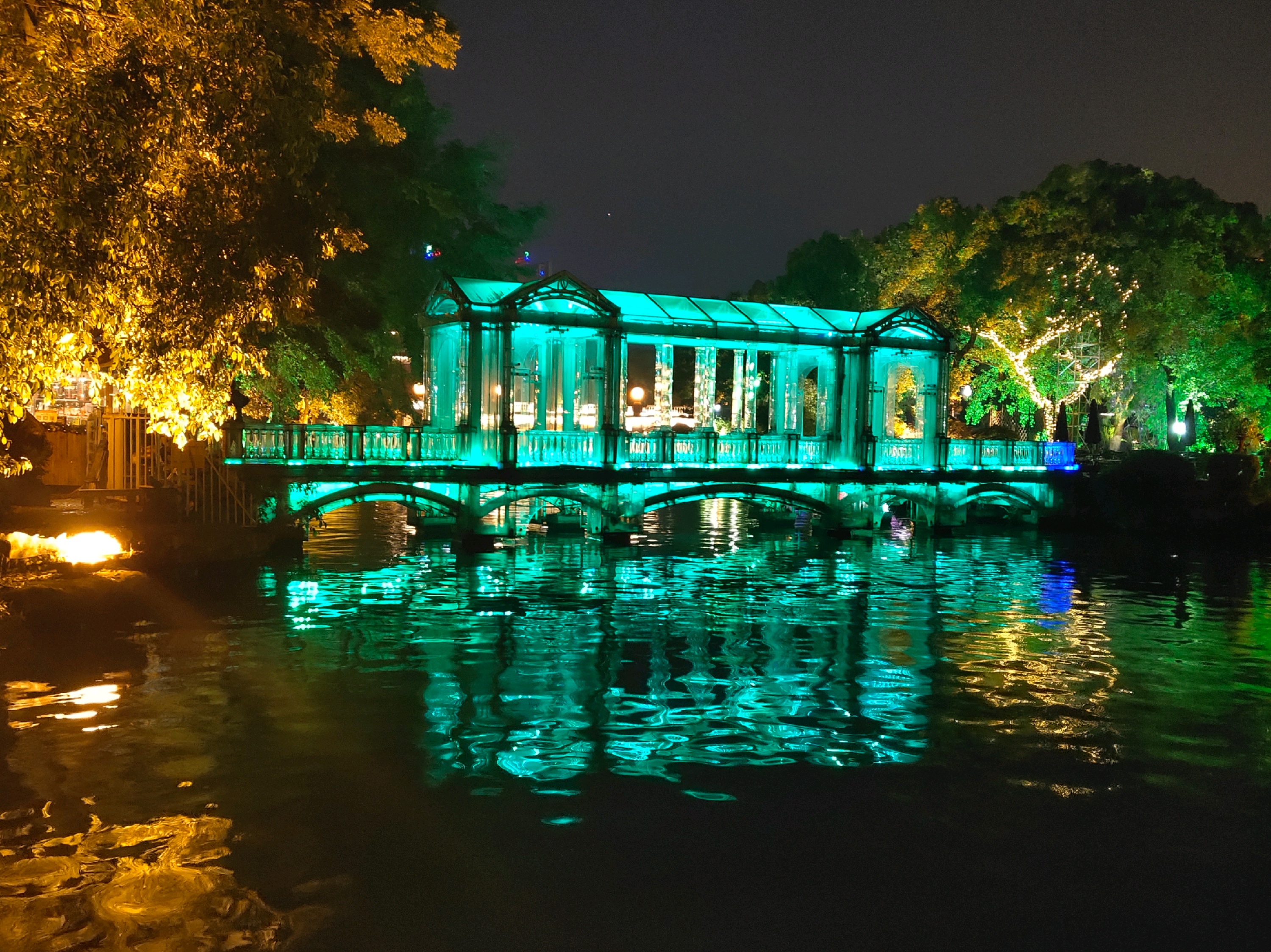 桂林两江四湖玻璃桥景区