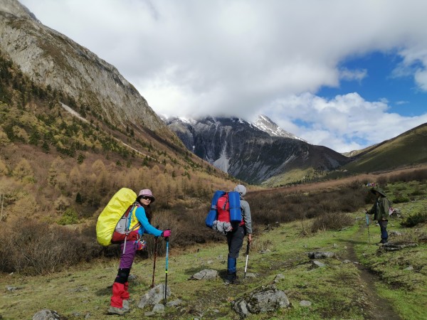 山上美女拍照 wKgEaVzOw6KAQ3uMAB2cvaN0BAE78.jpeg?imageView2%2F2%2Fw%2F600%2Fh%2F600%2Fq%2F90