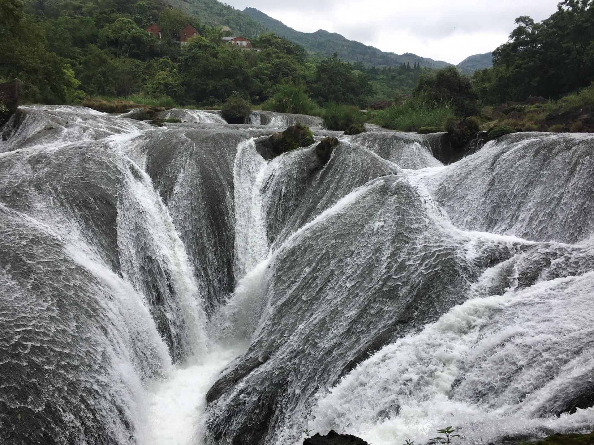 黄果树风景名胜区-银链坠潭瀑布