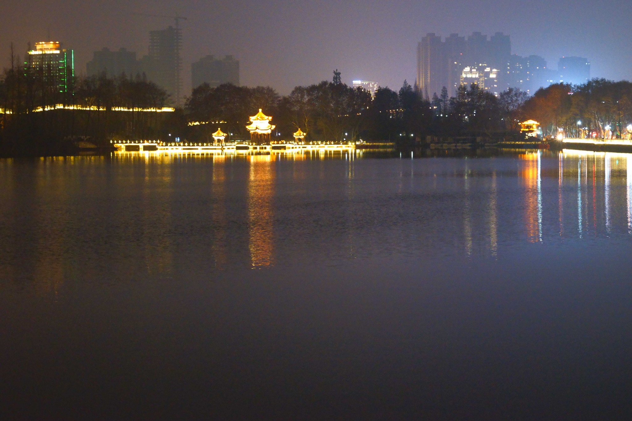 襄阳古城墙护城河      