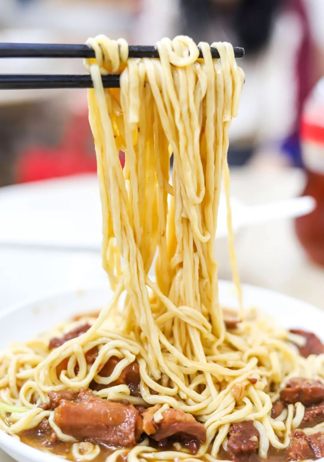 特别是它家炸酱牛腩捞伊面.