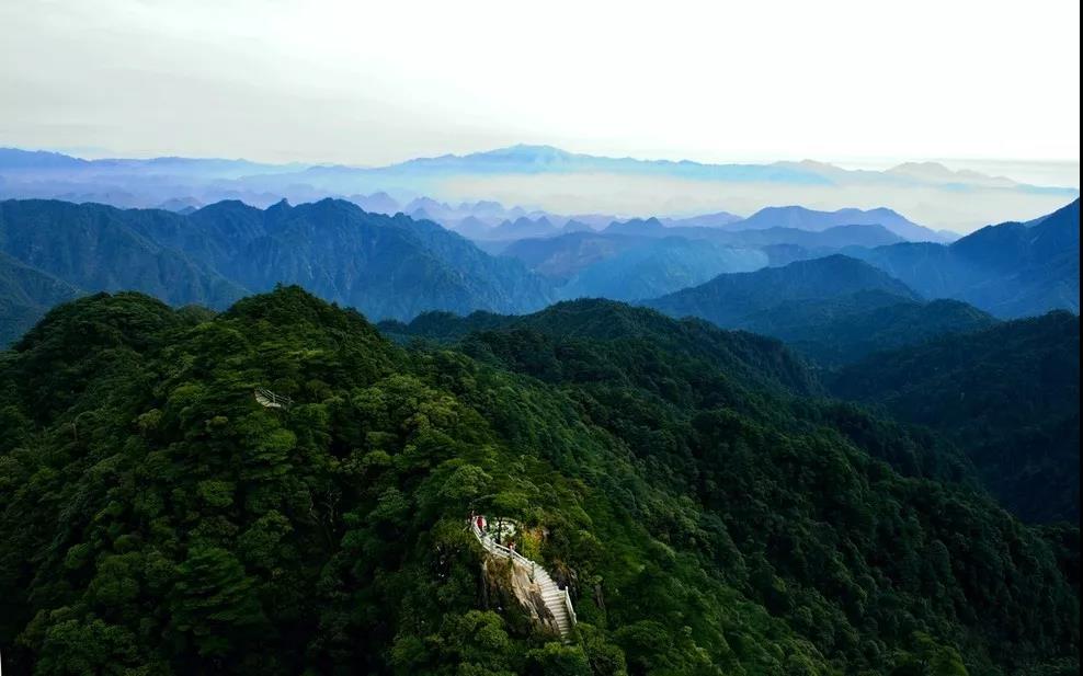 广东 自由行攻略                       南岭山脉是中国南部最大山脉