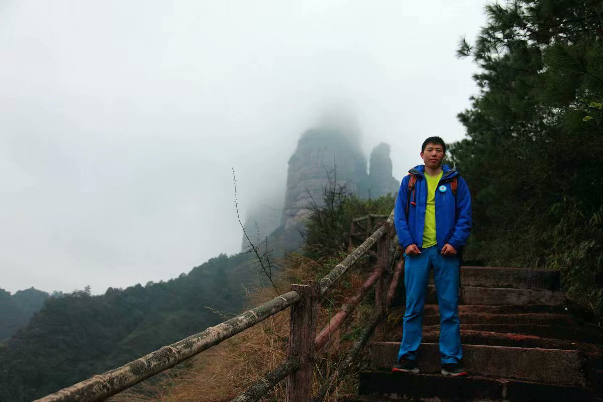 灵溪河徒步赏枫 丹霞巴寨登山 元旦跨年活动