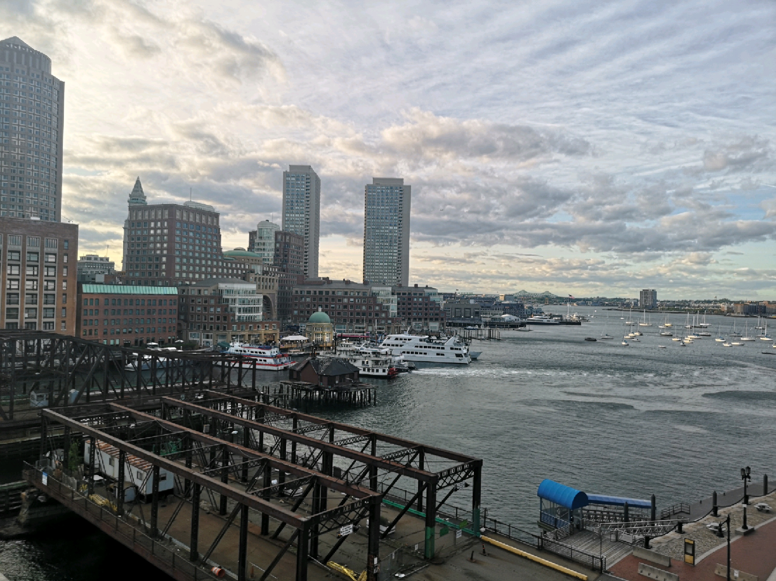 波士顿美食-Lookout Rooftop Bar