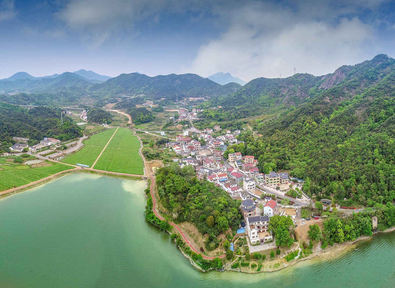 航拍浙江诸暨布谷湖 一汪湖水静悠悠