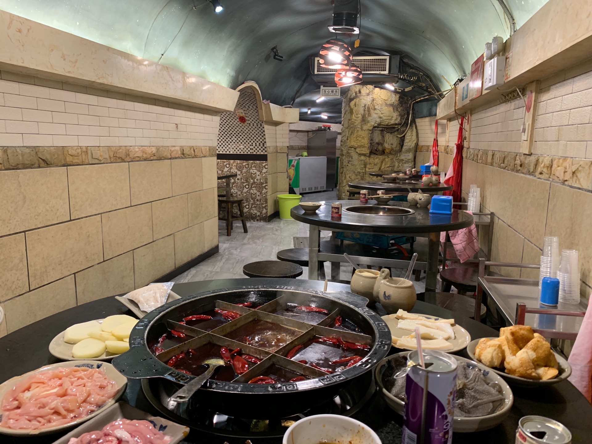 老字号洞亭火锅(防空洞店)    