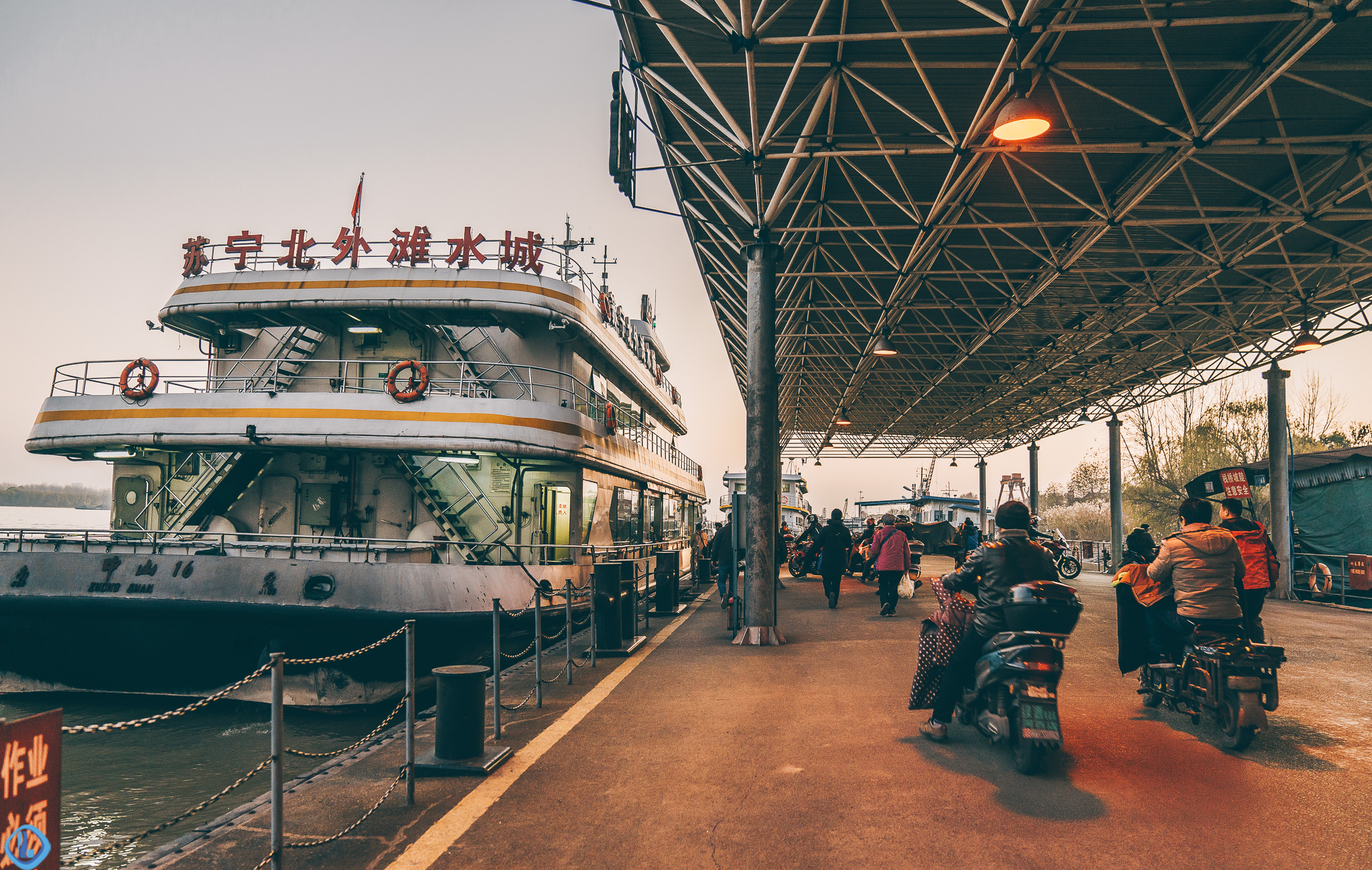 南京浦口轮渡码头,风雨中已渡过百年