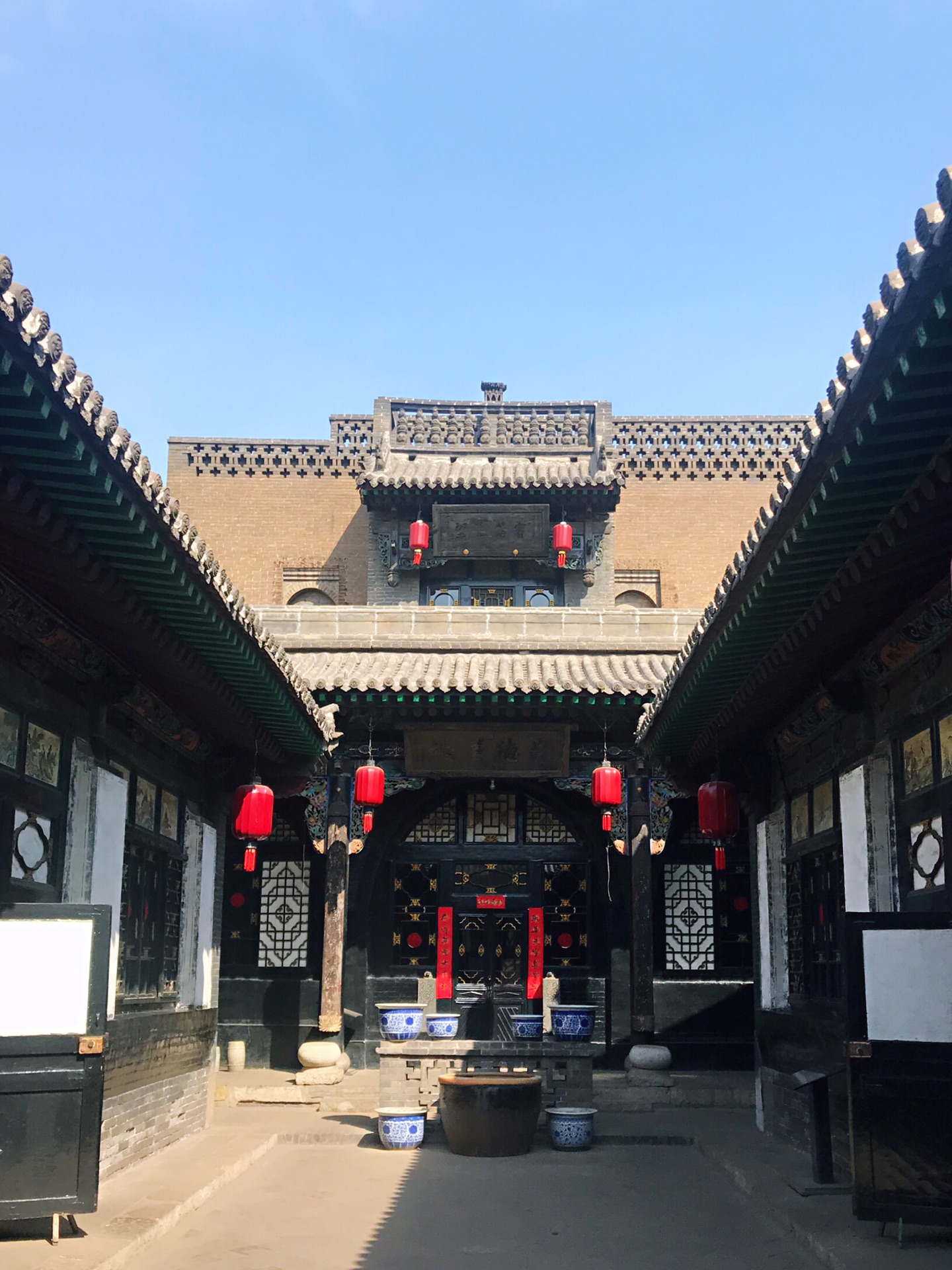 和你走过全世界「灰蒙蒙的王家大院,红彤彤的平遥古城