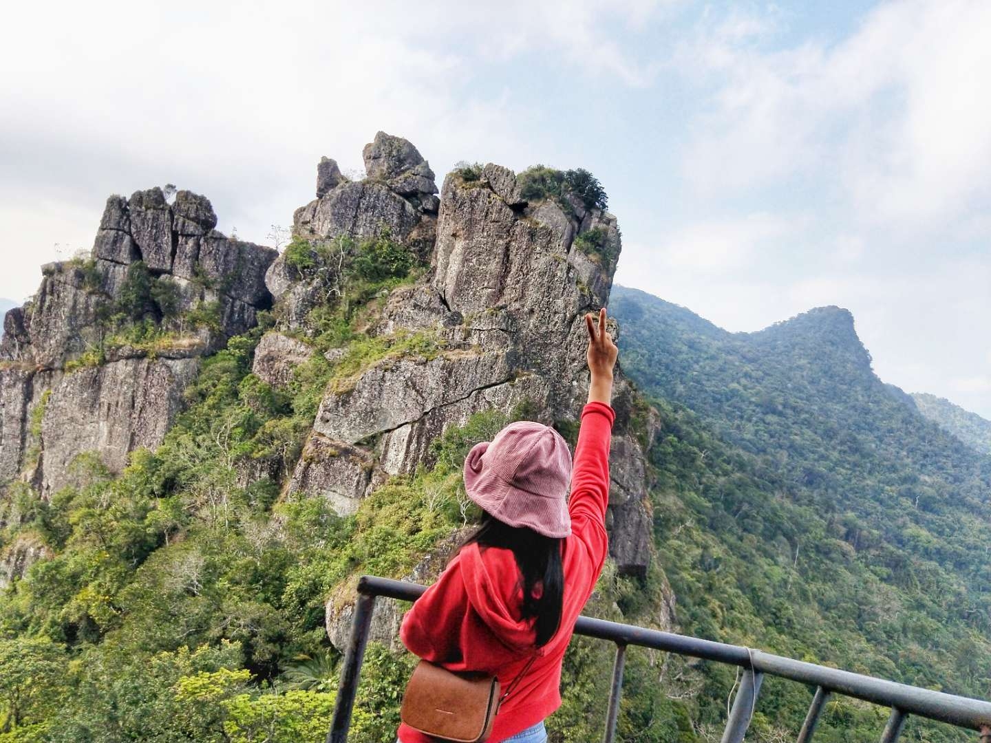 海南七仙岭 与好友登山望远