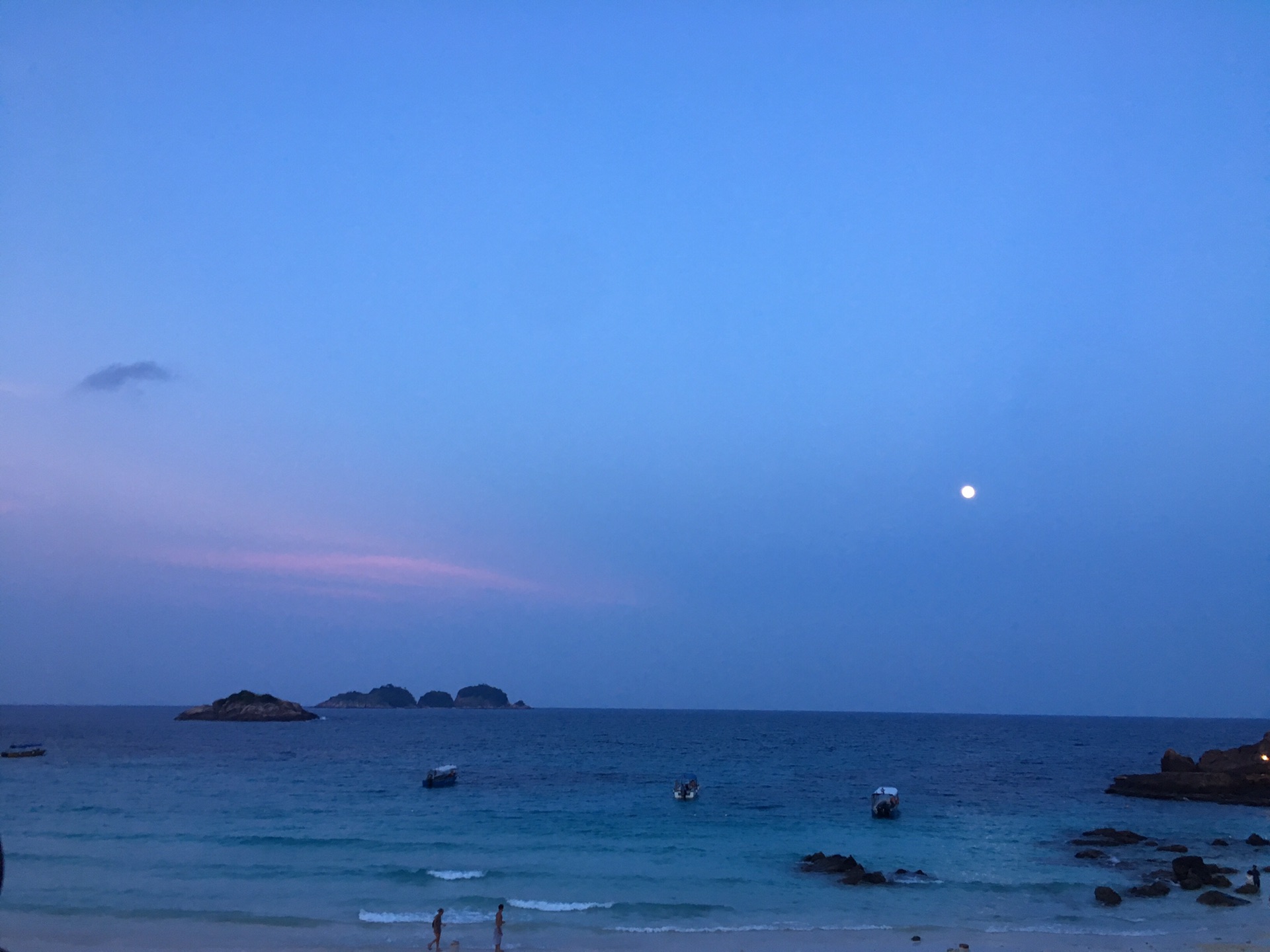 慢慢的趴在沙滩上，数着浪花一朵朵_游记