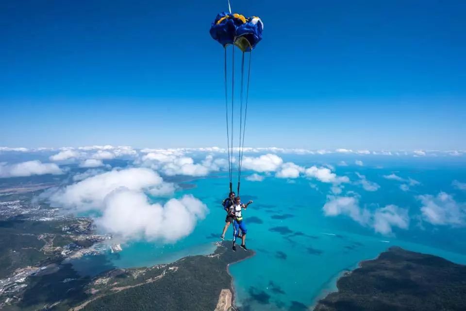 高空跳伞 skydiving