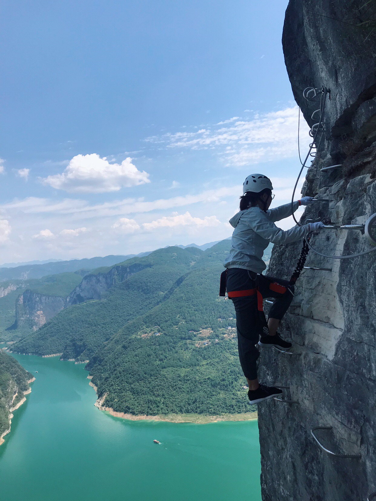 【建始景点图片】飞拉达攀岩基地