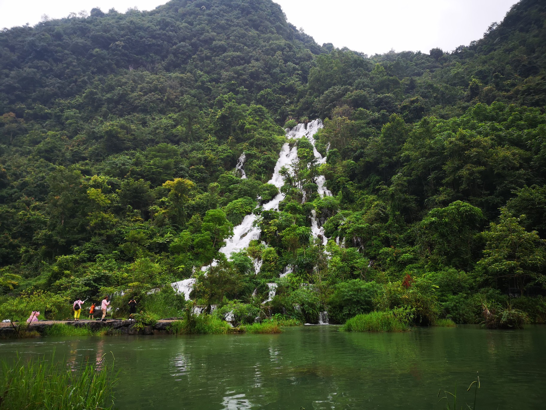 走进贵州之到荔波看山,看水,探洞和吃粉